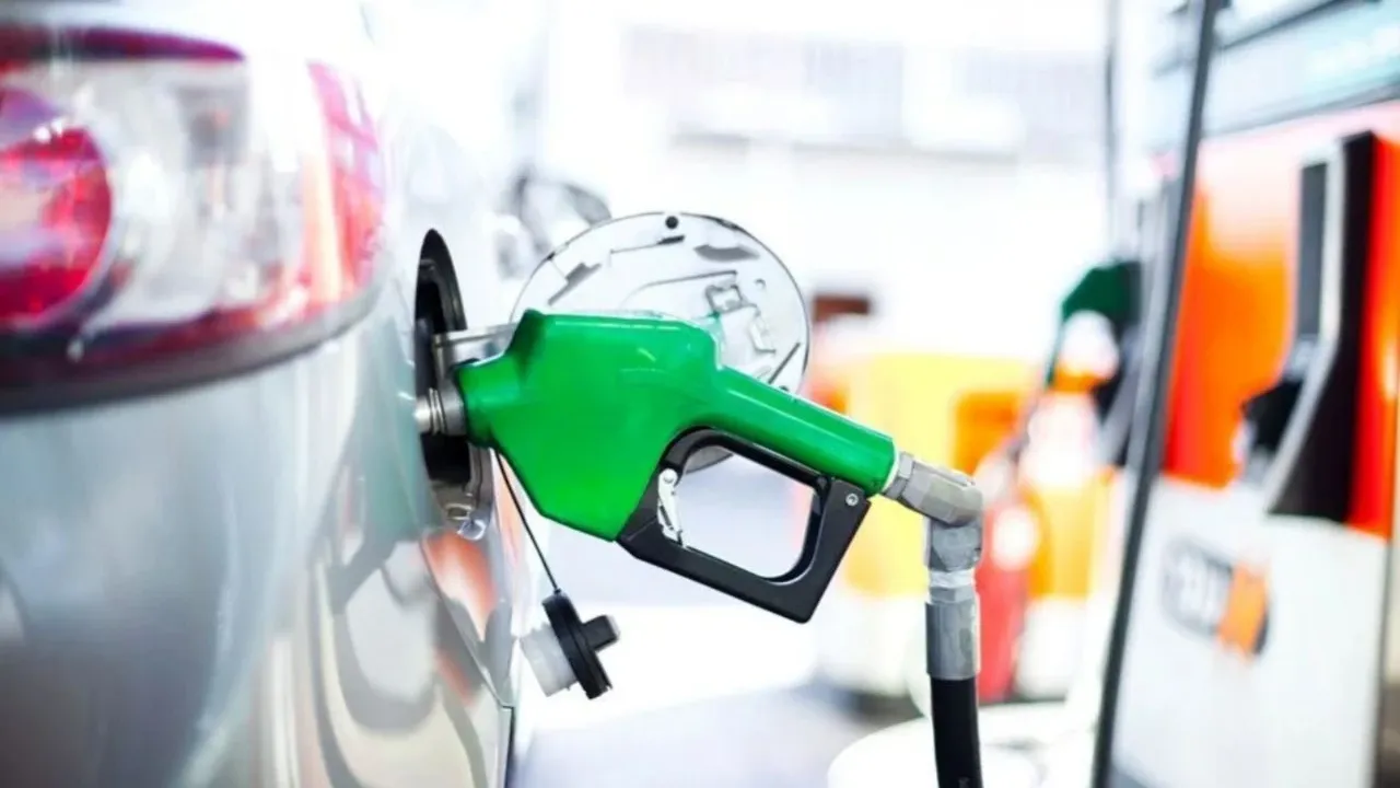 Akaryakıta çifte zam: Benzin ve motorin fiyatları yükseliyor
