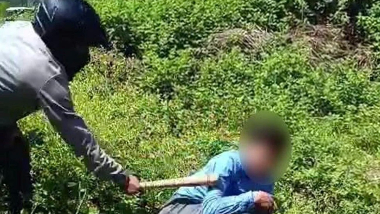 Adana’da otoyol kenarında vahşi dayak: Gençler 'yapma' diye yalvardı