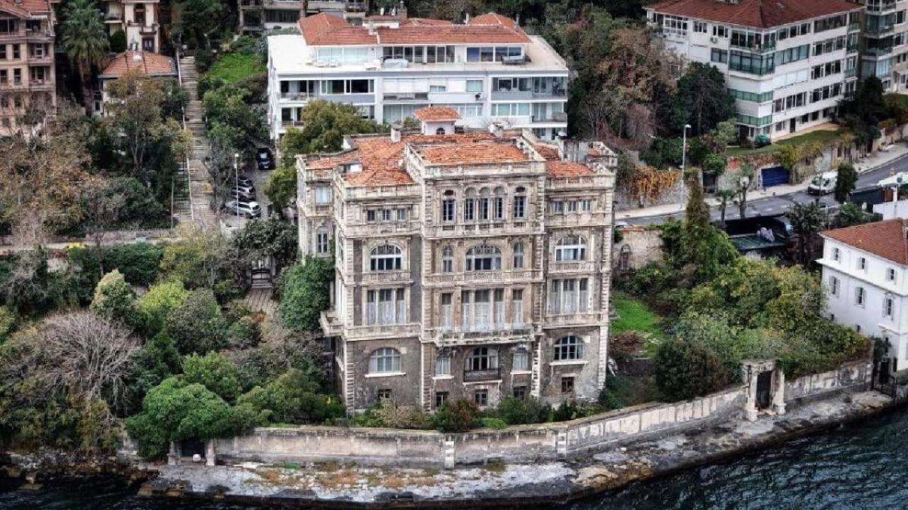 İstanbul'un incisi Zeki Paşa yalısı satılıyor