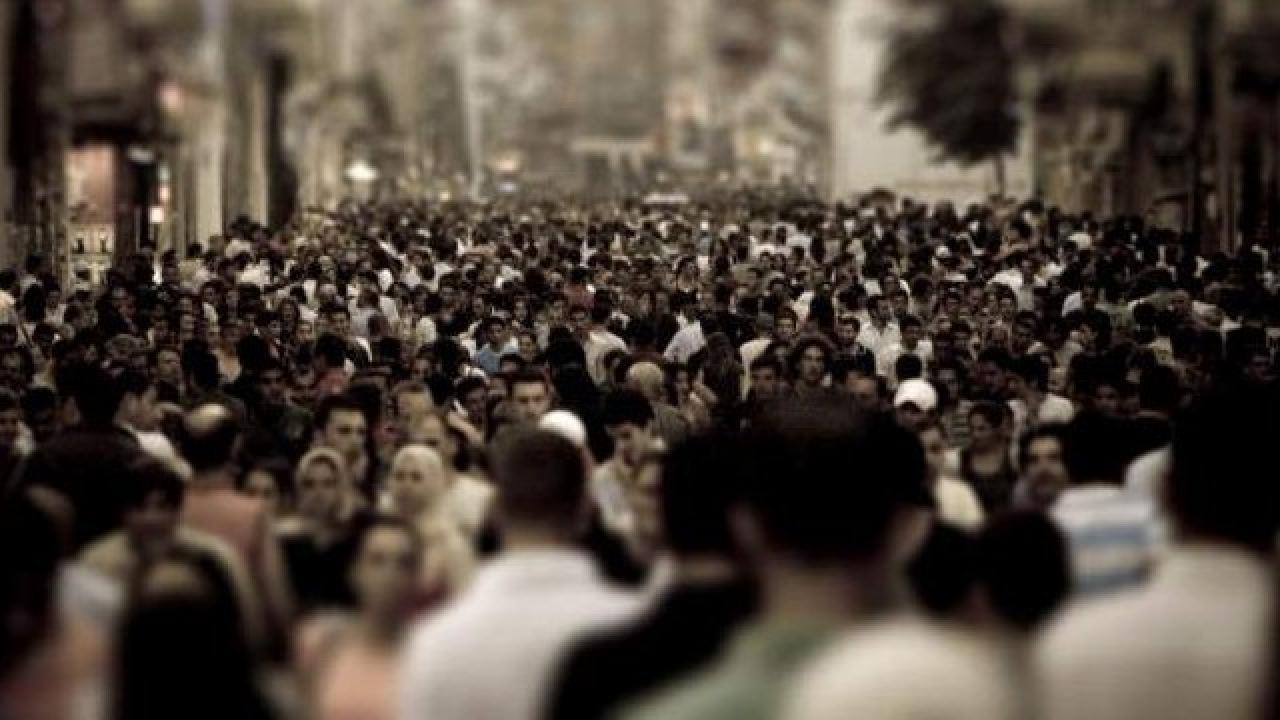 Kalabalığın içinde neden yalnızız? Dijital çağın en bsüyük paradoksu