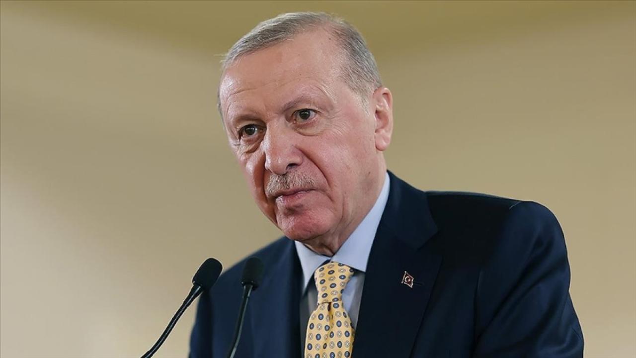 Cumhurbaşkanı Erdoğan, Necmettin Erbakan'ı vefatının 15. yılında andı
