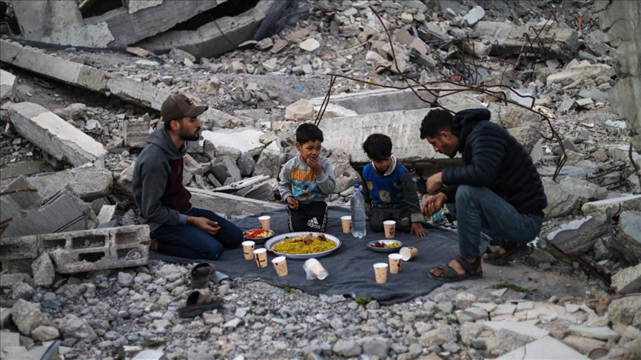 İsrail yardımları engelliyor! Gazzeliler Ramazan'a açlık ve yokluk içinde girdi