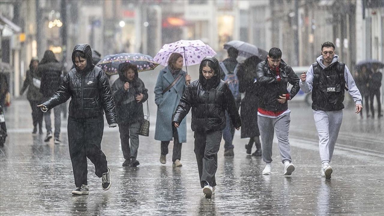 23 Nisan’da Gökyüzü "Karmaşık": Aslan Payı İstanbul’un, Ankara Ve İzmir’e Yağmur Engeli!