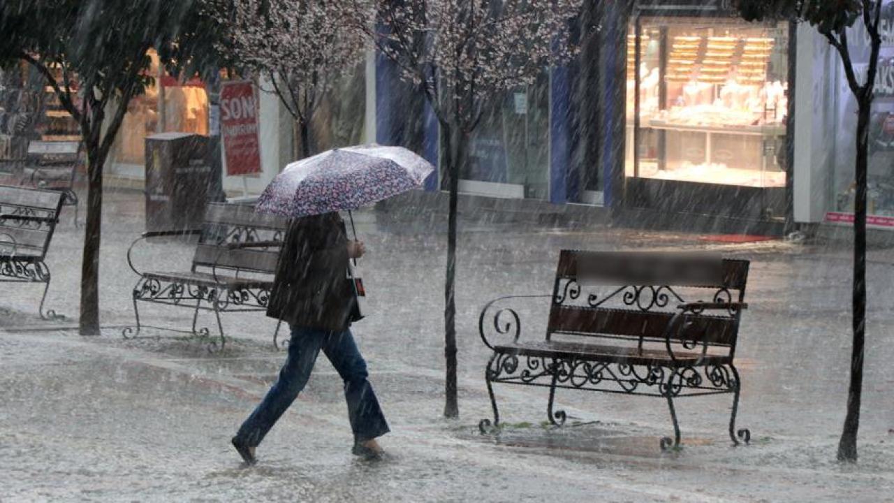 Meteoroloji’den "Yarı Kış" Uyarısı: Şemsiyeleri Hazırlayın, Sıcaklıklar Çakılıyor!