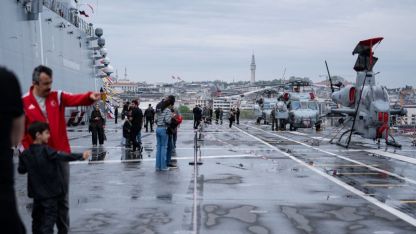 TCG Anadolu vatandaşın ziyaretine açıldı