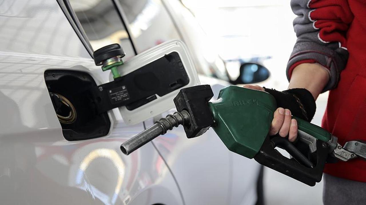Akaryakıtta İndirim Beklentisi: Benzin ve Motorin Fiyatları Geriliyor