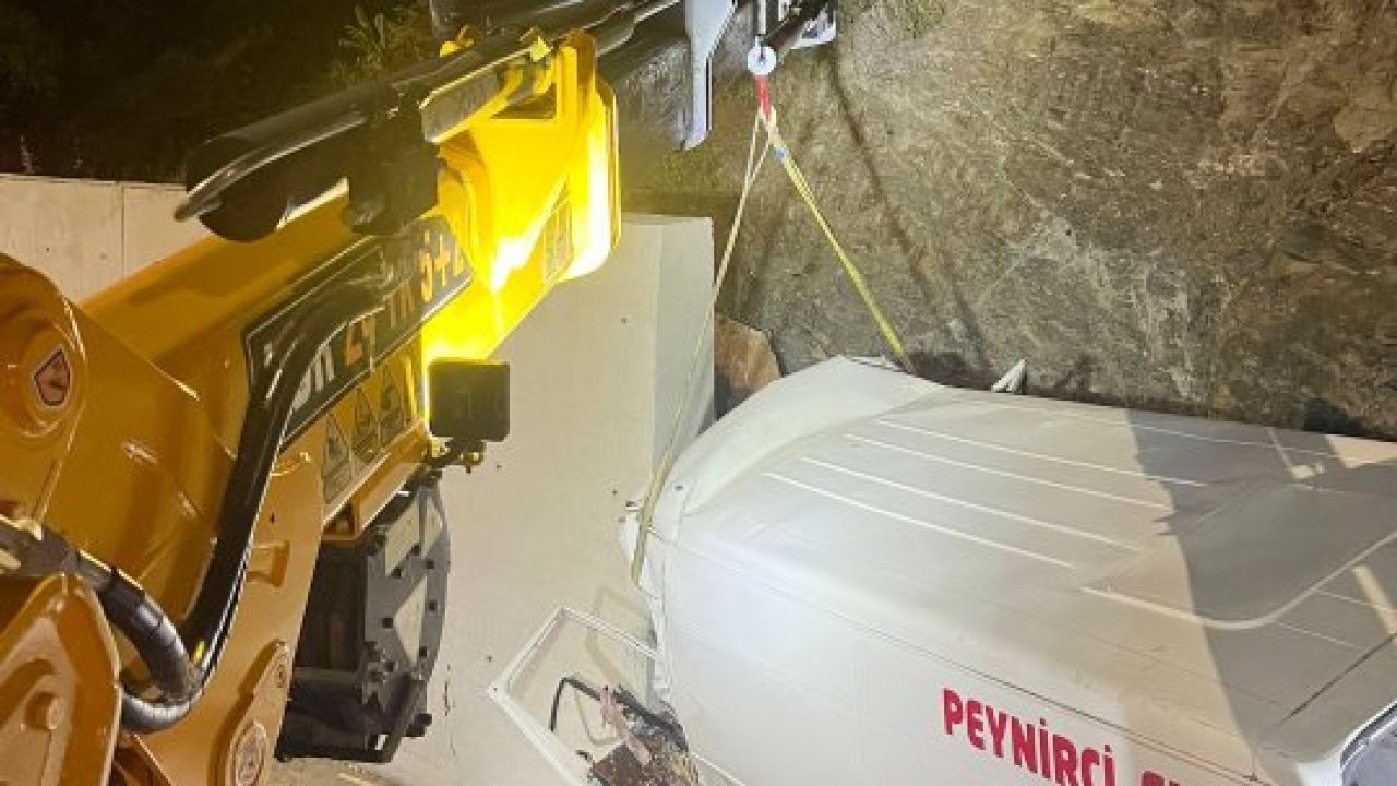 Alanya'da Feci Kaza: İstinat Duvarına Çarpan Sürücü Hayatını Kaybetti!