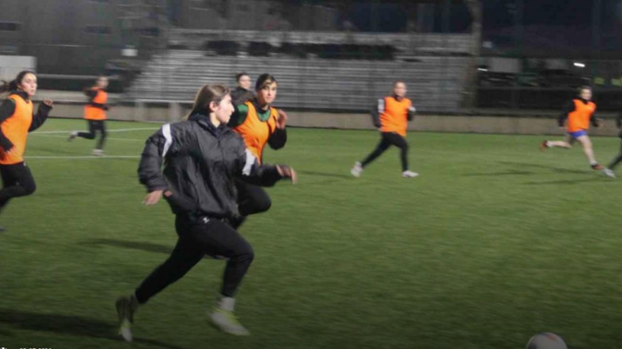 Erzurum’da Kızları Yeşil Sahada!