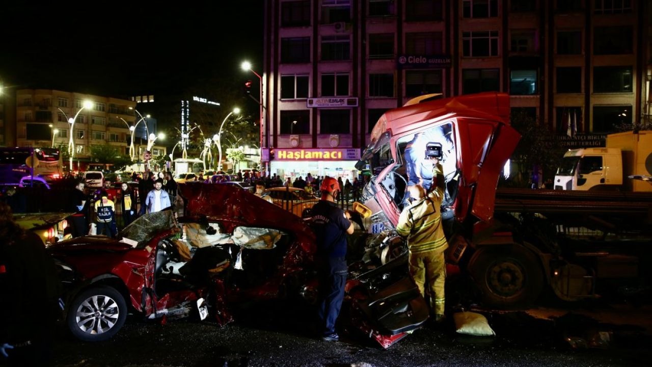 Giresun'da feci trafik kazası: Tır iki otomobile çarptı! 5 kişi öldü, 6 kişi yaralı