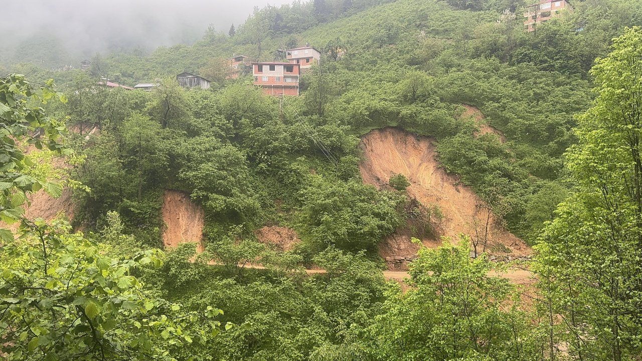 Giresun'da heyelan felaketi: 11 ev tahliye edildi