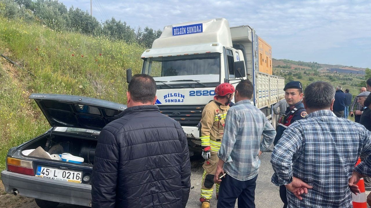 Manisa Salihli'de korkunk trafik kazası: Kamyon ve otomobil çarpıştı 1 kişi öldü, 1 kişi yaralandı