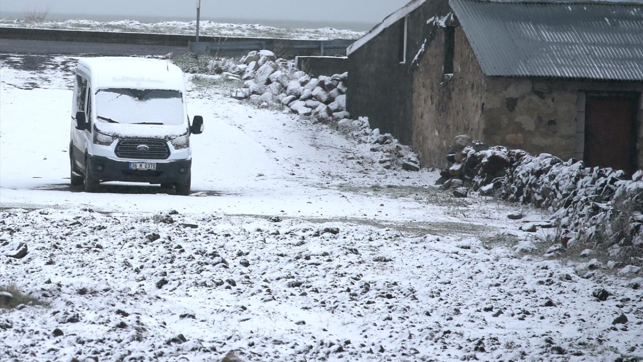 Mayıs Ayında Kış Geri Geldi: Kars Beyaza Büründü, Tarım Arazileri Kar Altında Kaldı!