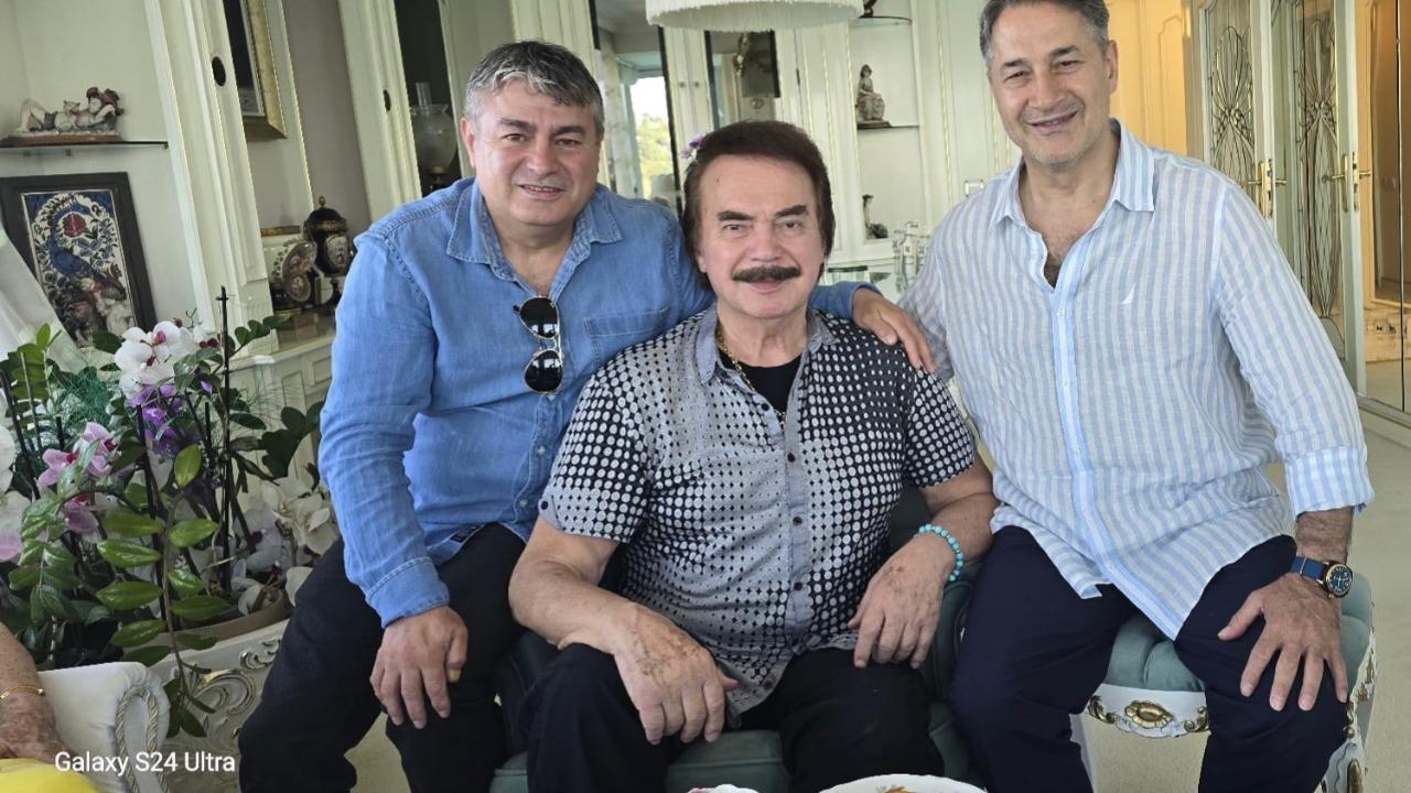 Orhan Gencebay’ın Evinde Bayram Neşesi: Anlamlı Ziyaret