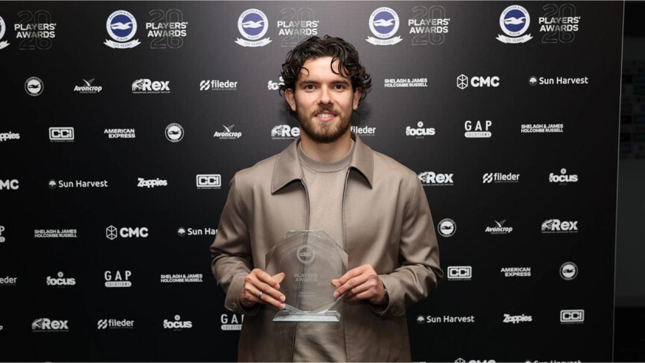 Premier Lig'de tarihi başarı: Ferdi Kadıoğlu, Brighton'da "Sezonun Oyuncusu" seçildi!