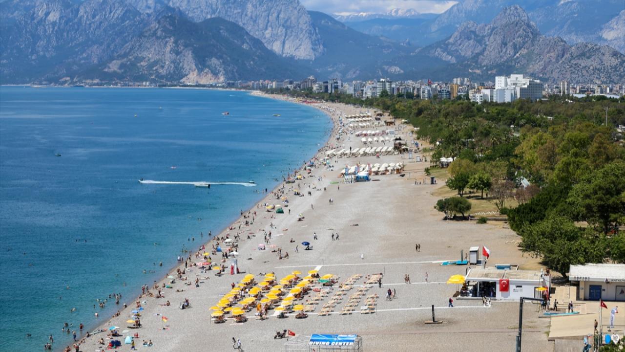 Sahillerde Bayram Hareketliliği: Antalya ve Muğla’da Tatilci Akını