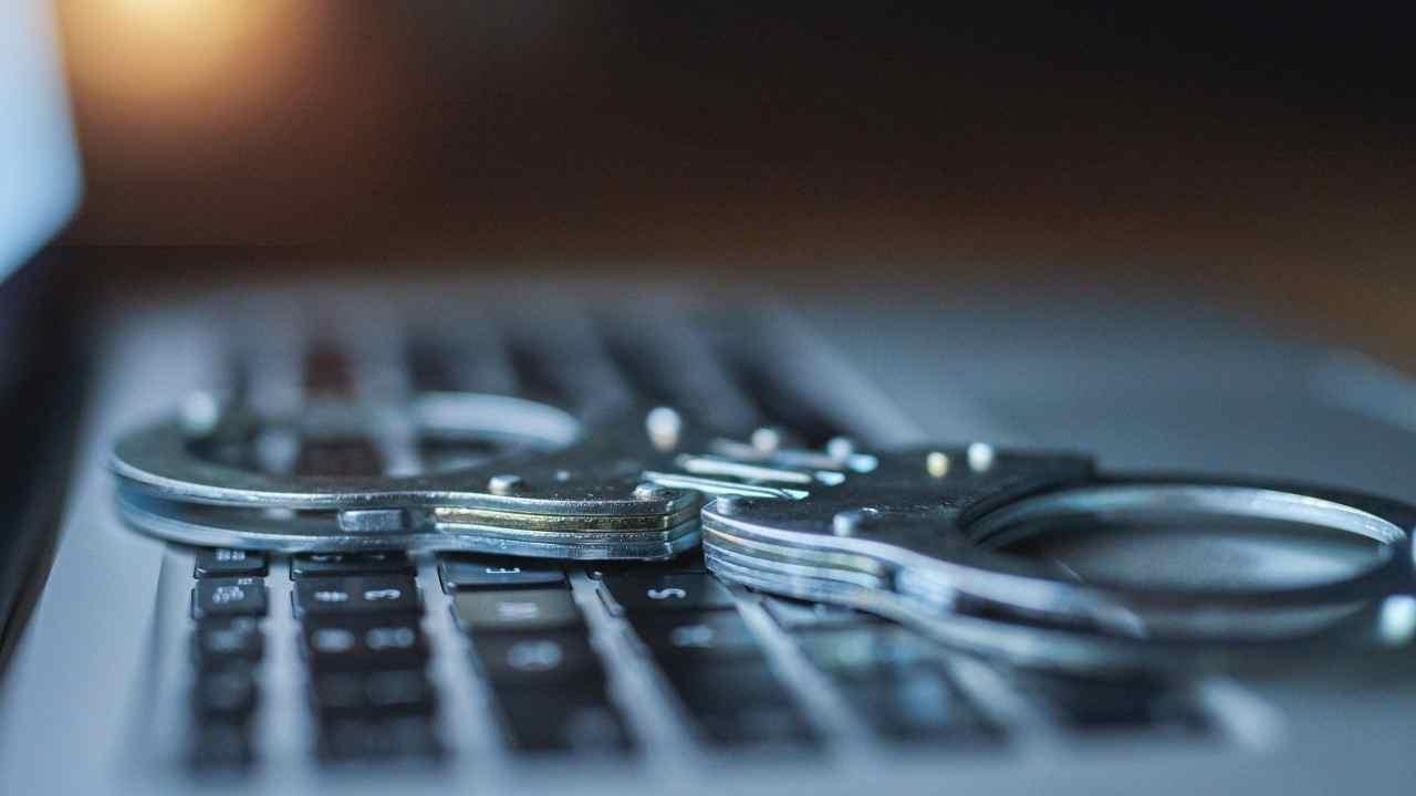 27 İlde Dev "Siber" Operasyonu: 4 Şirket ve 15 İstasyona El Konuldu!