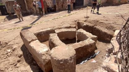 Mardin’de Tarihi Keşif: Yol Çalışmasında 13 Taş Blok Bulundu!