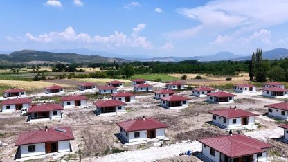 Sındırgı'daki deprem konutlarının yapımı tamamlanma aşamasına geldi