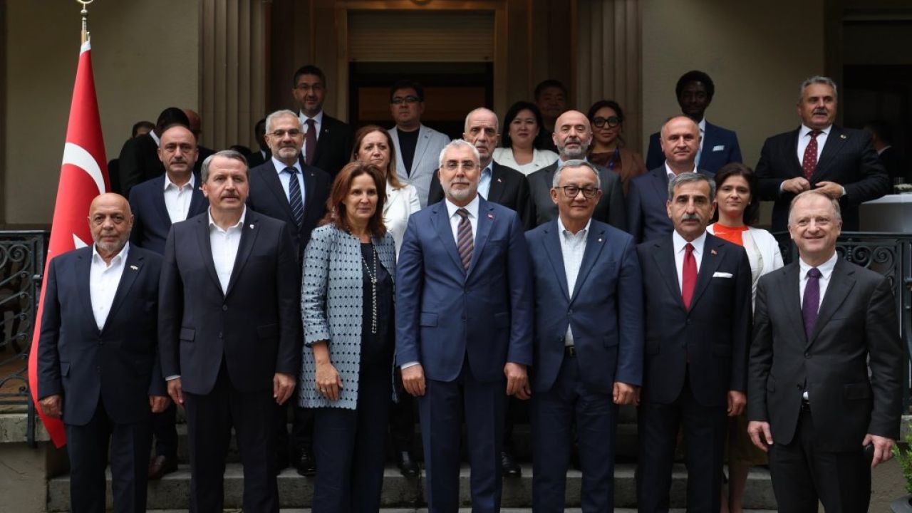 Bakan Işıkhan, Cenevre'de Sosyal Taraflarla Bir Araya Geldi
