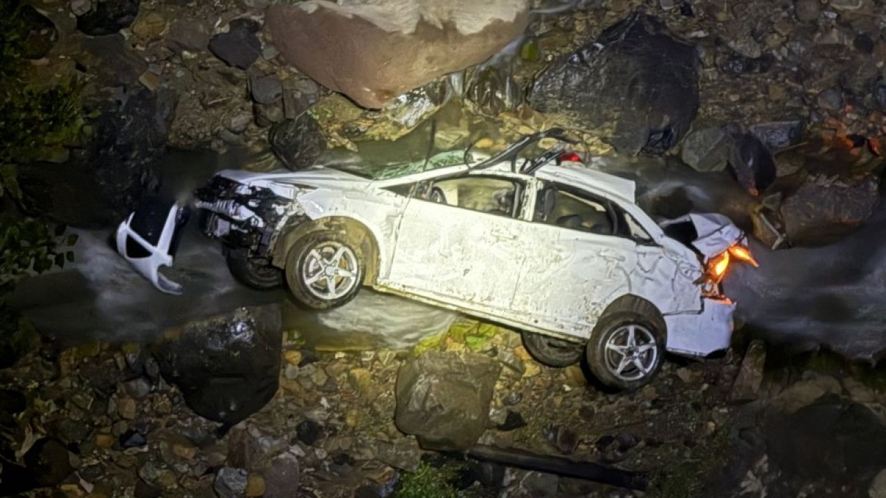 Bingöl'de Acı Kaza: Dere Yatağına Devrilen Otomobilde 1 Can Kaybı!