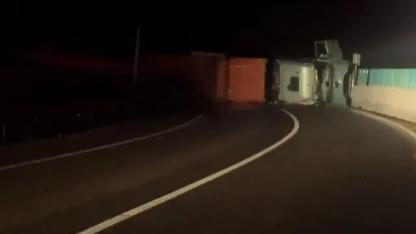 Bolu Dağı'nda Büyük Panik: Askeri Mühimmat Yüklü Tır Devrildi, Yol Trafiğe Kapatıldı!