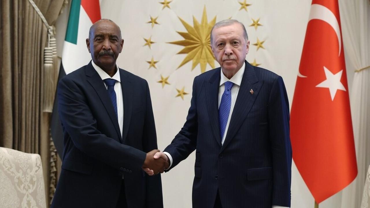 Erdoğan, Sudan Egemenlik Konseyi Başkanı Burhan ile Görüştü