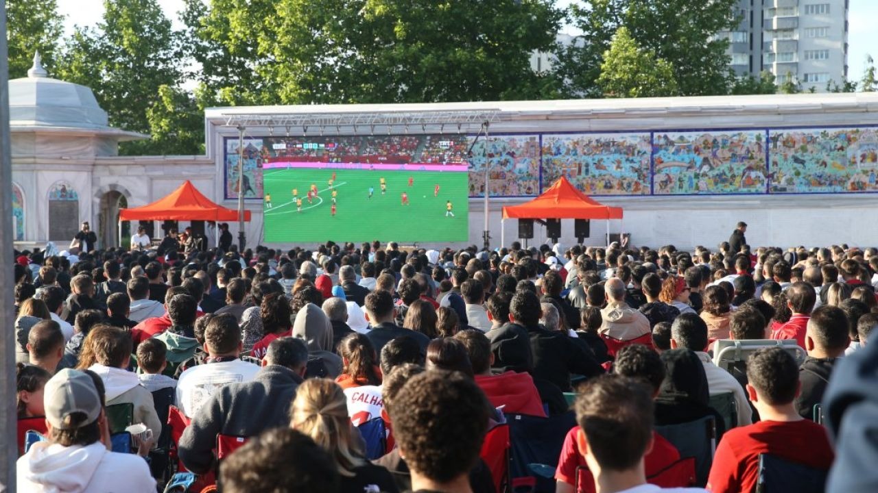Eskişehir’de Milli Maç Heyecanı: Binlerce Taraftar Dede Korkut Parkı’nda Buluştu