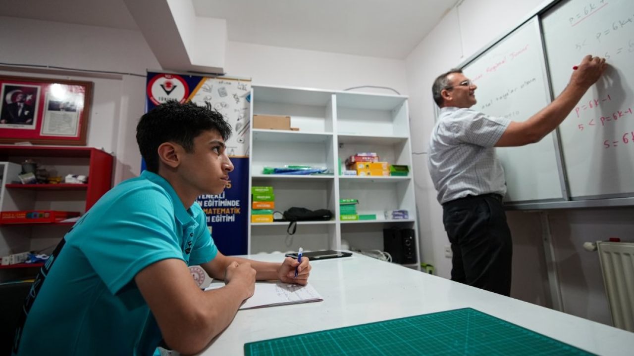 İzmirli Lise Öğrencisi Batu Emirhan Arık, Balkanlar'da Türkiye'yi Temsil Edecek