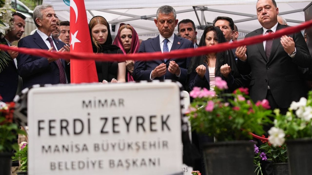 Manisa'da Hüzünlü Gün: Ferdi Zeyrek Vefatının Birinci Yılında Anıldı