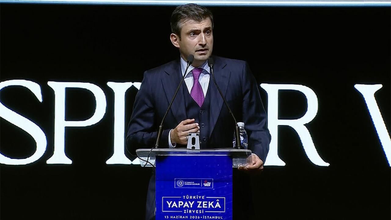 Selçuk Bayraktar'dan "Teknolojik Dayanışma" Çağrısı: "Örümcek Ağını Yırtıp Atabiliriz"