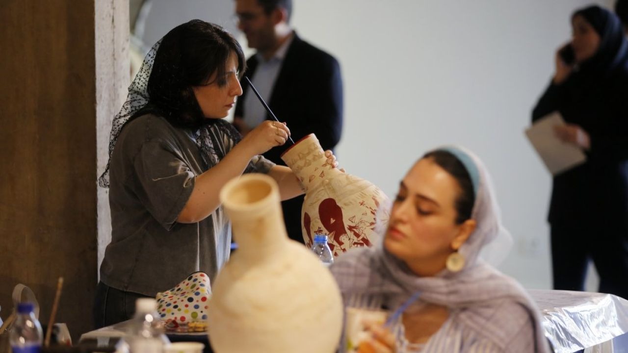 Tahran’da Sanatın "Çığlığı": Minab’da Kaybedilen Çocuklar İçin "Bir Nakış"