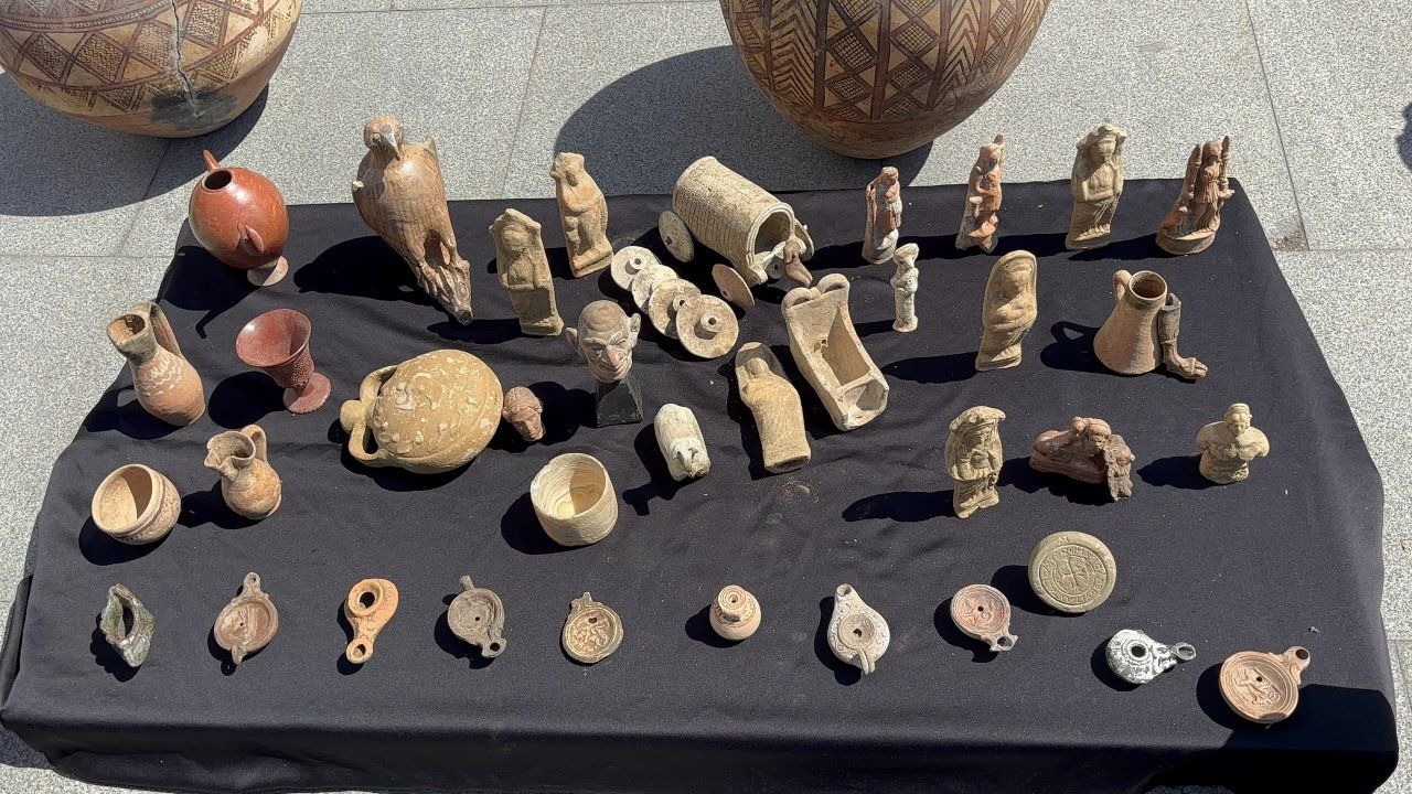 Tarihin İzleri İstanbul Emniyeti'nde Güvence Altında: 10 Bin 185 Tarihi Eser Kurtarıldı