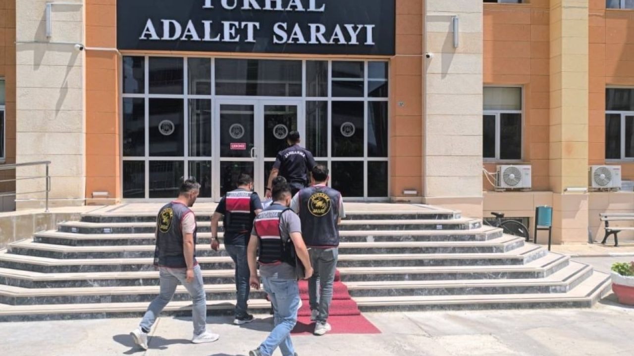 Tokat'ta Jandarma'dan Başarılı Operasyon: 24 Yıl 9 Ay Hapis Cezası Bulunan Firari Yakalandı