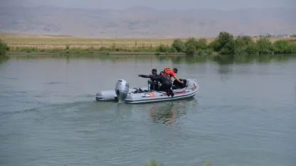 Muş'ta Murat Nehri'de Kaybolan Çocuk İçin Arama Çalışmaları Üçüncü Gününde