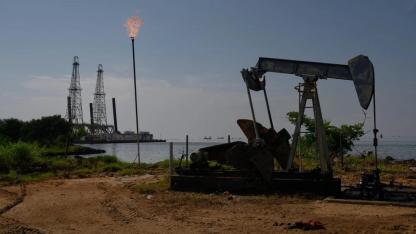 Hürmüz Boğazı'nda Kritik Dönem: ABD-İran Gerilimi Petrol Fiyatlarını 80 Doların Üzerine Taşıdı