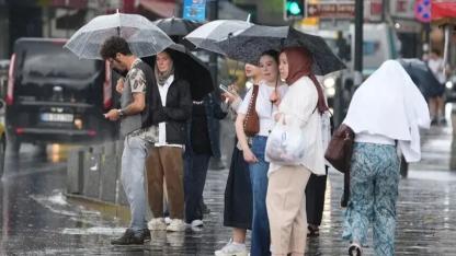 İstanbul'da Ani Sel: Sağanak Hayatı Felç Etti