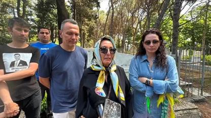 Kemal Sunal Vefatının 26. Yılında Kabri Başında Anıldı