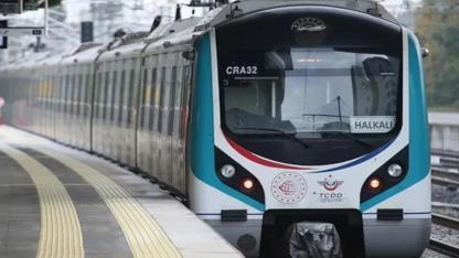 Marmaray Üsküdar İstasyonu'nda Korku Dolu Anlar: Raylara İnen Yolcu Trenin Altında Sıkıştı
